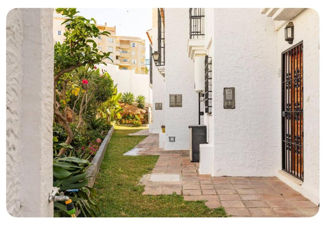 Villa La Casa En La Carihuela Playa A 4 Minutos A Pie Torremolinos Exterior foto