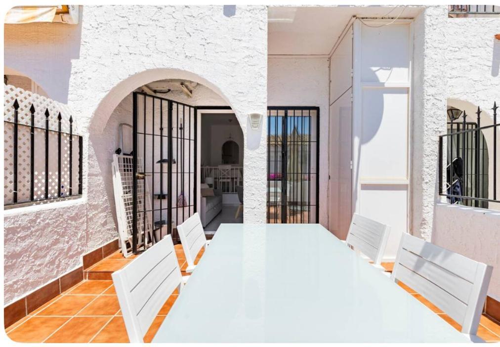 Villa La Casa En La Carihuela Playa A 4 Minutos A Pie Torremolinos Exterior foto