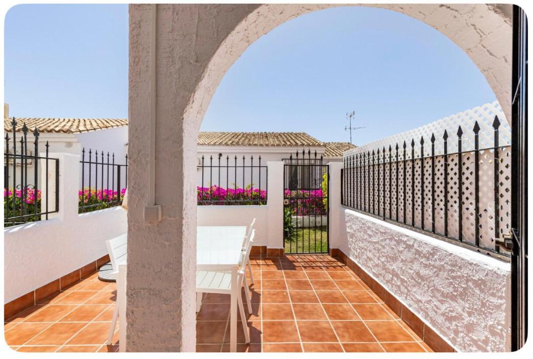 Villa La Casa En La Carihuela Playa A 4 Minutos A Pie Torremolinos Exterior foto