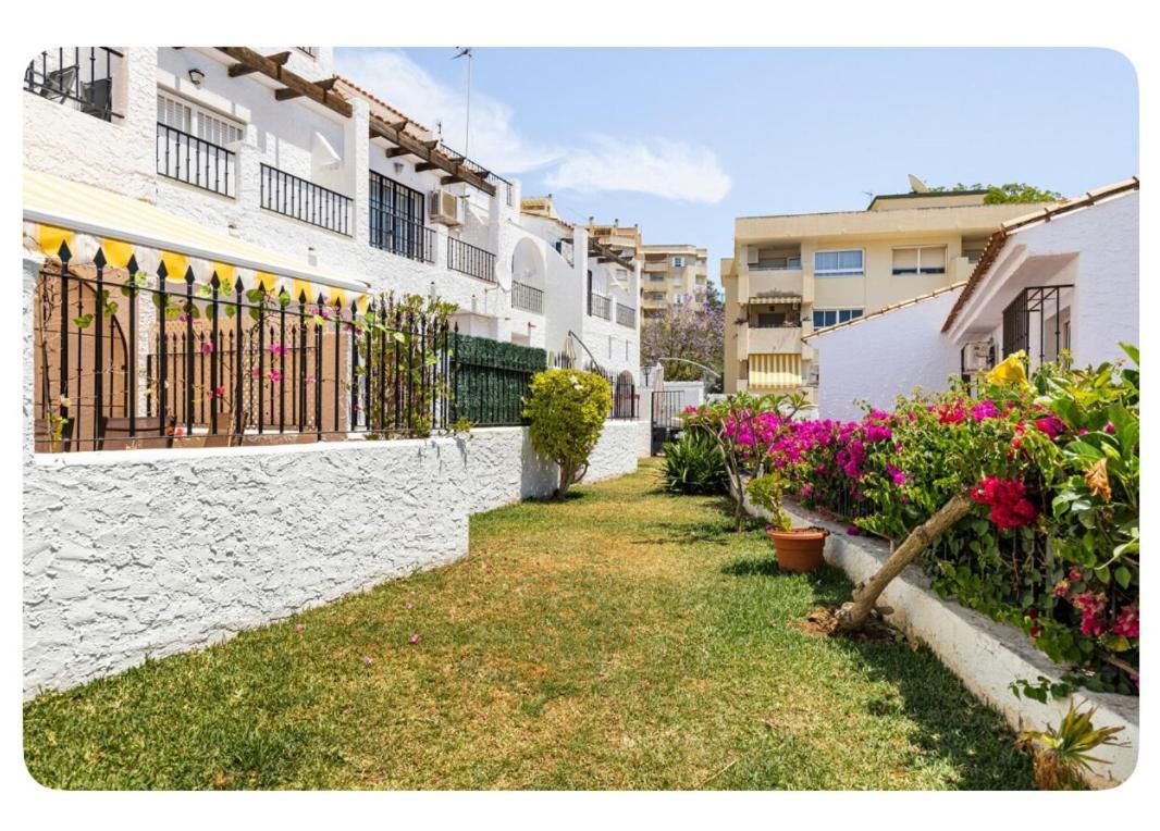Villa La Casa En La Carihuela Playa A 4 Minutos A Pie Torremolinos Exterior foto